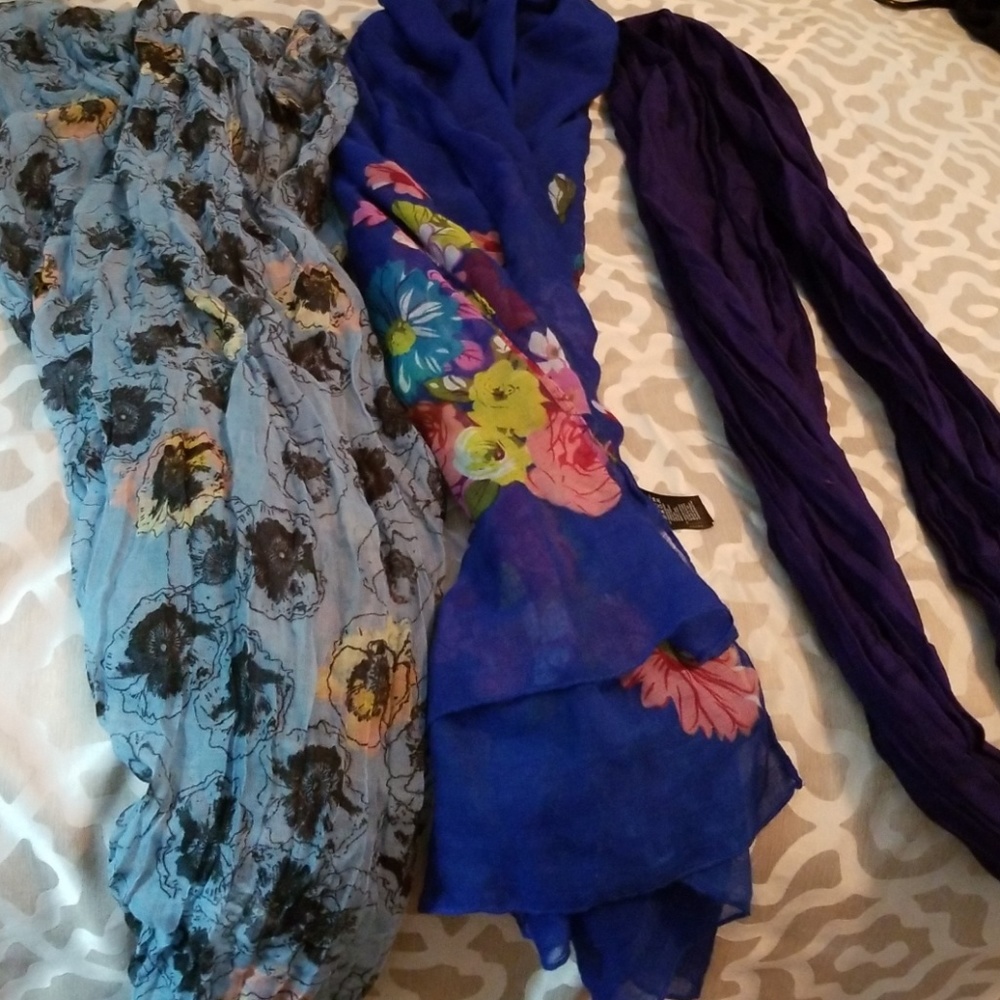 Scarf lot